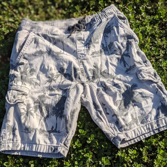 Brooklyn Cloth shorts tropical print cargo shorts. size medium - Picture 5 of 14